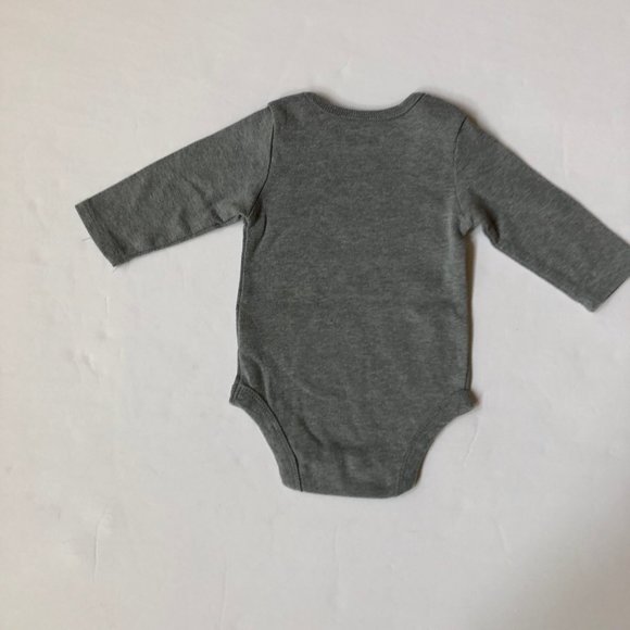 5 asstorted long sleeve onesies 3-6m - Picture 7 of 8